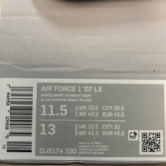 Nike Air Force 1s 07 LX - Picture 5 of 6